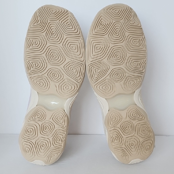 New Balance Unisex Sneakers in Beige and Coral - Picture 9 of 9